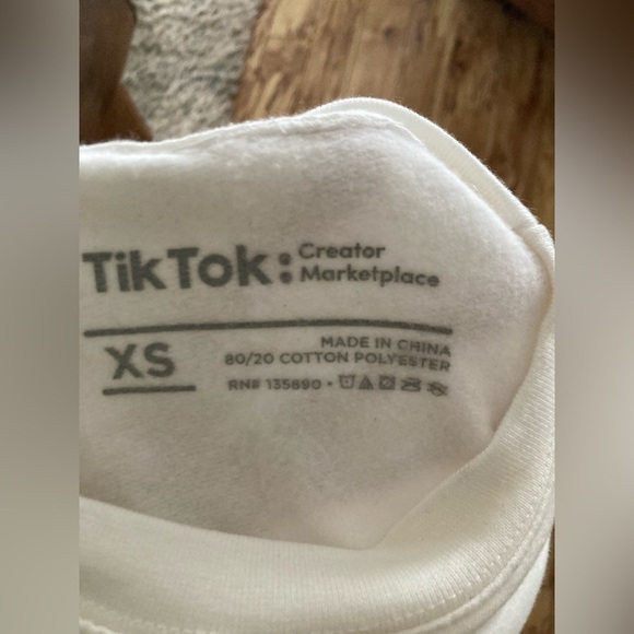 Tik tok certified creator long sleeve white crew neck size XS - Picture 6 of 6